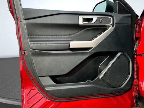 Used 2023 Ford Explorer XLT image 23