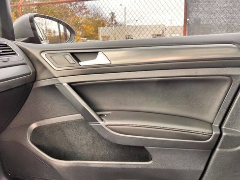 Used 2019 Volkswagen Golf SE w/ Driver Assistance Package image 16