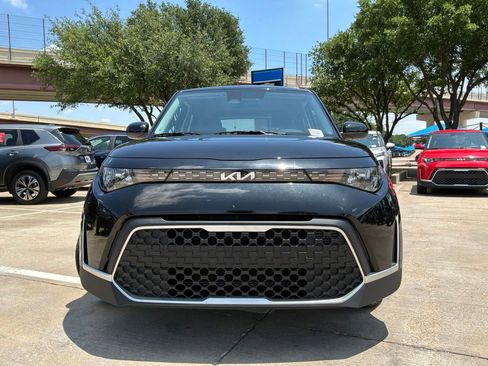 Used 2025 Kia Soul LX w/ LX Technology Package FWD image 4