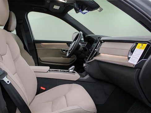 New 2026 Volvo XC90 B6 Plus w/ Protection Package Premier image 24