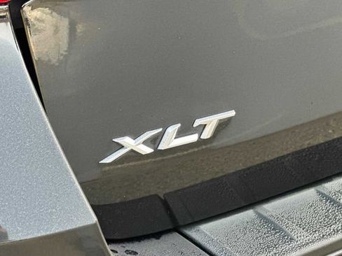 Used 2022 Ford Explorer XLT w/ Equipment Group 202A image 9