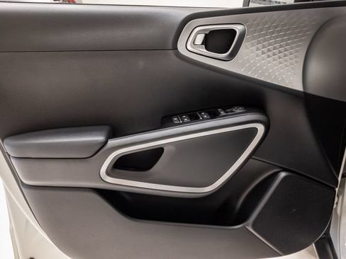 Used 2023 Kia Soul S FWD image 8