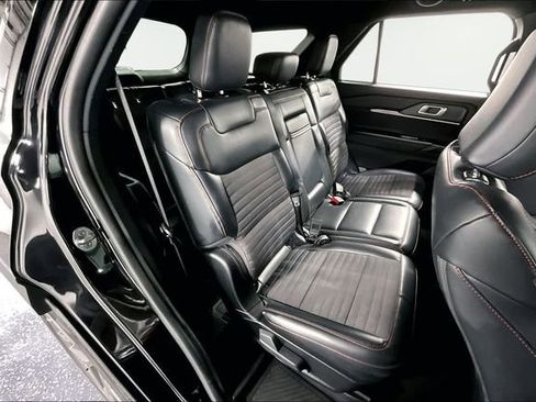 Used 2025 Ford Explorer ST-Line w/ ST-Line Street Pack image 25