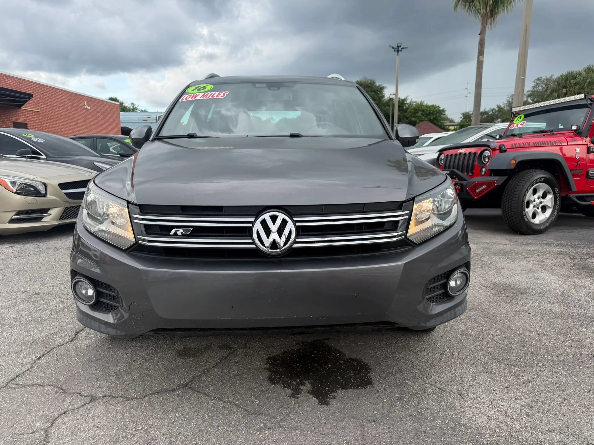 Used 2016 Volkswagen Tiguan R-Line FWD image 2