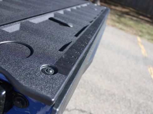 New 2025 GMC Canyon Elevation w/ Convenience Package image 7