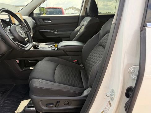 Used 2022 Nissan Pathfinder SV AWD/4WD image 15