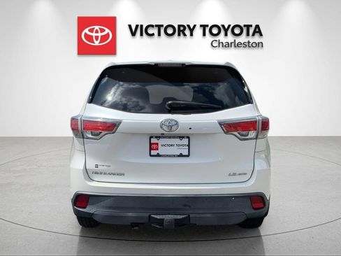 Used 2015 Toyota Highlander Plus AWD/4WD image 4