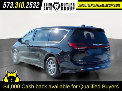 New 2026 Chrysler Pacifica Select image 4