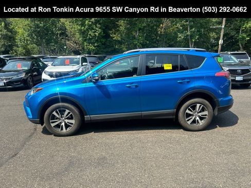 Used 2017 Toyota RAV4 XLE AWD/4WD image 7