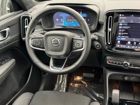 Certified 2025 Volvo XC40 B5 Plus AWD/4WD image 12
