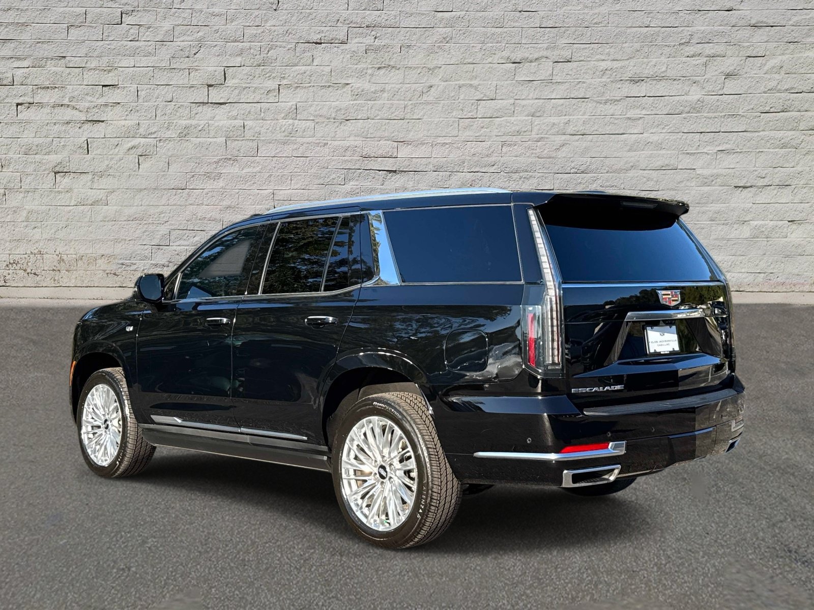 Certified 2026 Cadillac Escalade Luxury AWD/4WD image 3