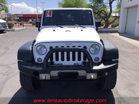 Used 2014 Jeep Wrangler Unlimited Rubicon w/ Connectivity Group image 3
