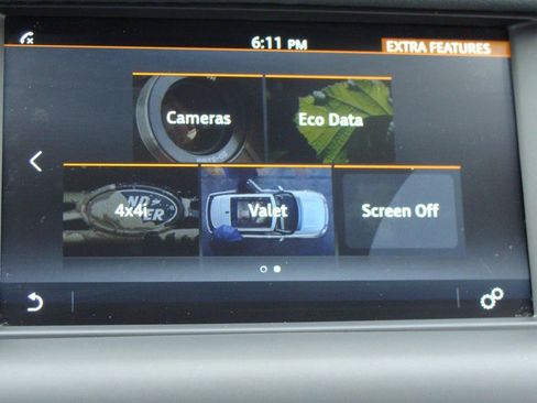 Used 2018 Land Rover Discovery Sport SE image 23