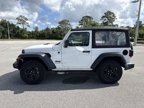 Used 2022 Jeep Wrangler Sport AWD/4WD image 6