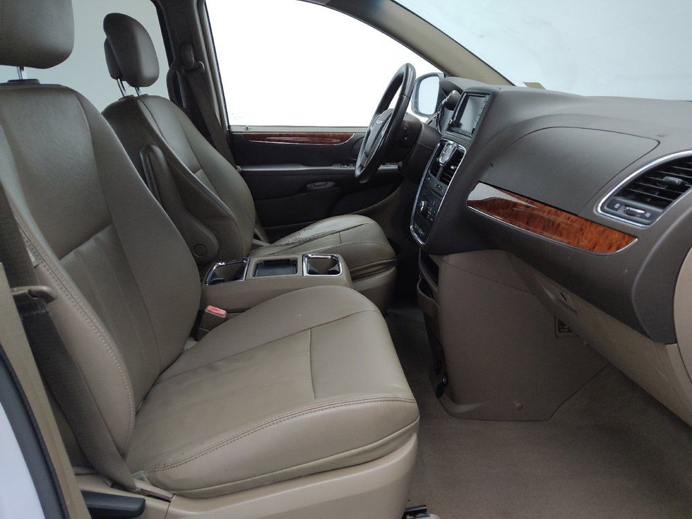 Used 2015 Chrysler Town & Country Touring FWD image 21