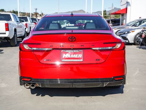 New 2026 Toyota Camry Hybrid FWD image 8