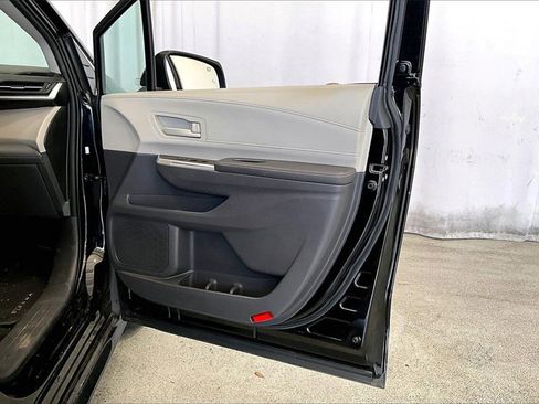 Used 2022 Toyota Sienna LE image 23