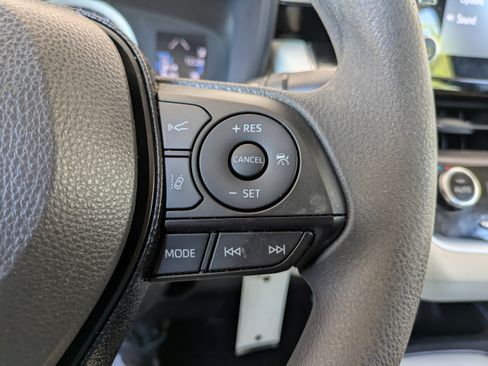 Used 2020 Toyota Corolla LE FWD image 21