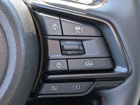 Used 2025 Subaru Crosstrek 2.5i Limited w/ Crosstrek Mirror Package image 17