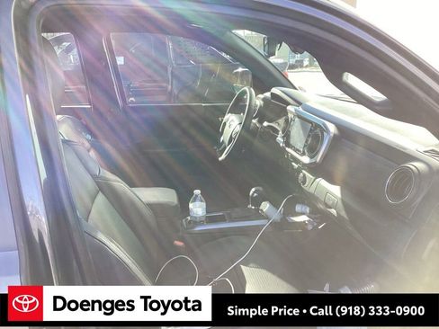 Used 2023 Toyota Tacoma Limited image 15