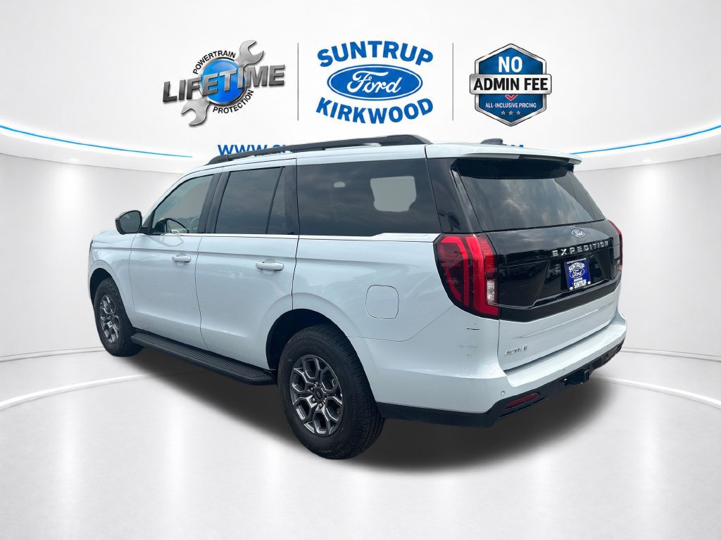 Used 2025 Ford Expedition Active AWD/4WD image 3