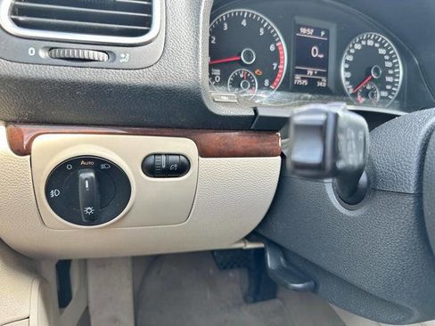 Used 2010 Volkswagen Eos Lux FWD image 31