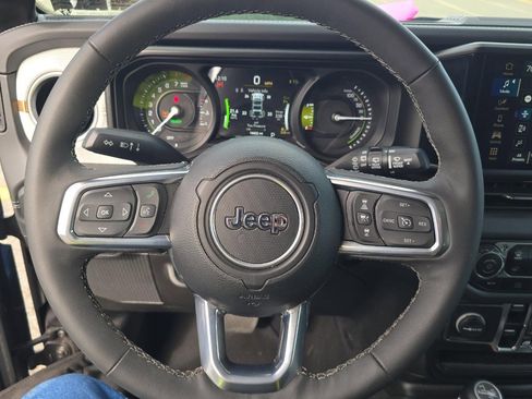 Used 2025 Jeep Wrangler Unlimited Sahara image 8