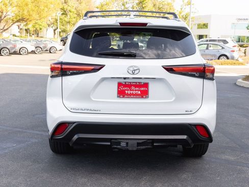 Certified 2025 Toyota Highlander XLE FWD image 6