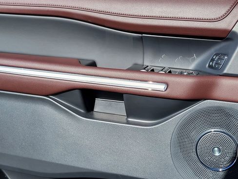 Used 2024 Ford Expedition Limited w/ Excursion Package image 15