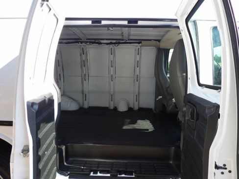 Used 2018 Chevrolet Express 2500 w/ Driver Convenience Package RWD image 14