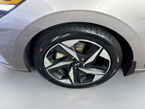 Used 2023 Hyundai Elantra SEL w/ Convenience Package FWD image 4
