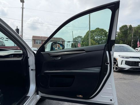 Used 2016 Lexus ES 350 w/ Premium Package w/Wood Trim FWD image 21