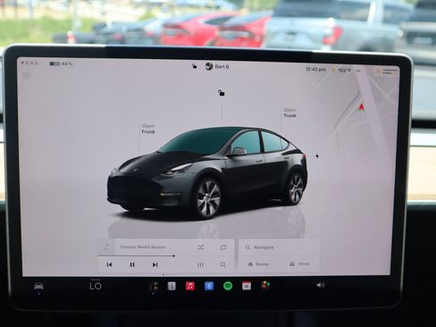 Used 2024 Tesla Model Y Long Range AWD/4WD image 17