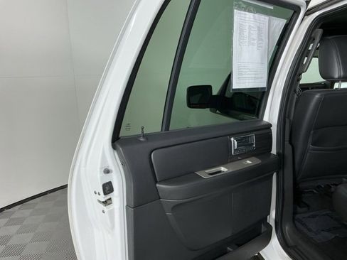 Used 2010 Lincoln Navigator L Base image 25