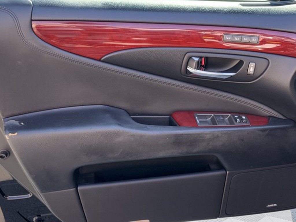Used 2012 Lexus LS 460 w/ Comfort Pkg RWD image 14