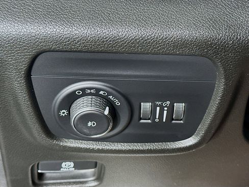 Used 2022 Jeep Grand Cherokee L Limited w/ Trailer Tow Group (B) image 17