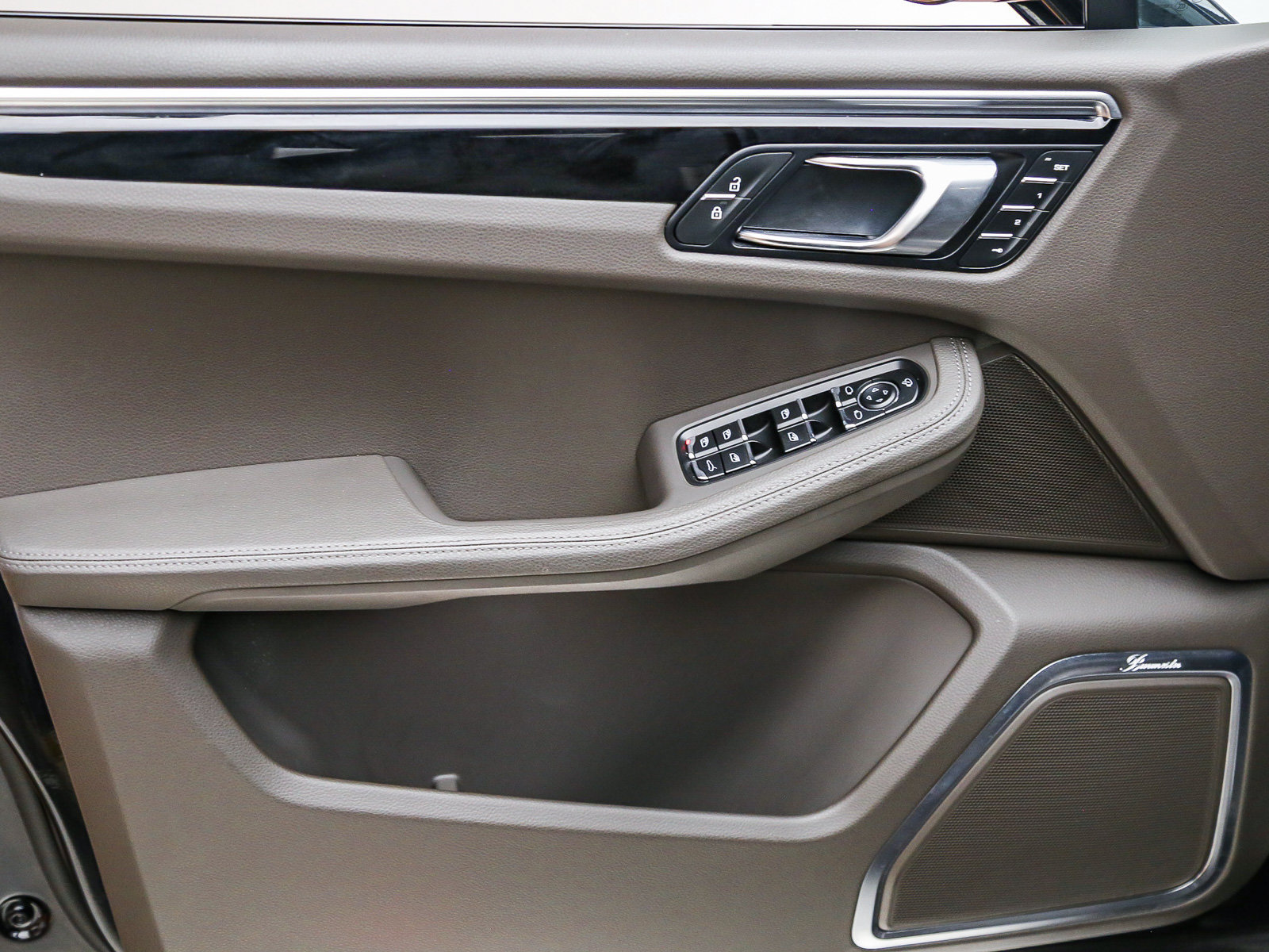 Certified 2023 Porsche Macan S AWD/4WD image 26