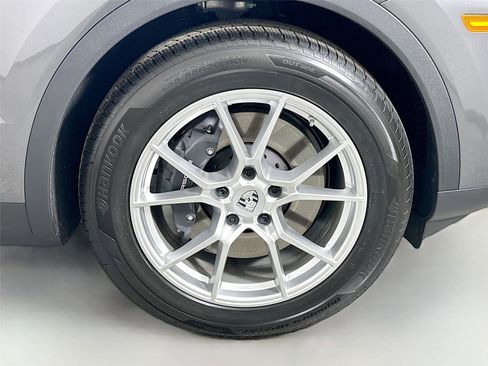 Certified 2026 Porsche Cayenne AWD/4WD image 14