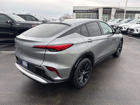 Certified 2025 Buick Envista Sport Touring image 3