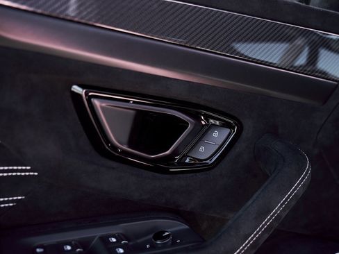 Used 2024 Lamborghini Urus Performante image 42