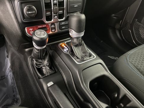 Used 2025 Jeep Wrangler Rubicon w/ Convenience Group image 41