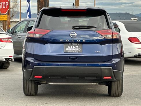 Used 2025 Nissan Rogue SV image 5