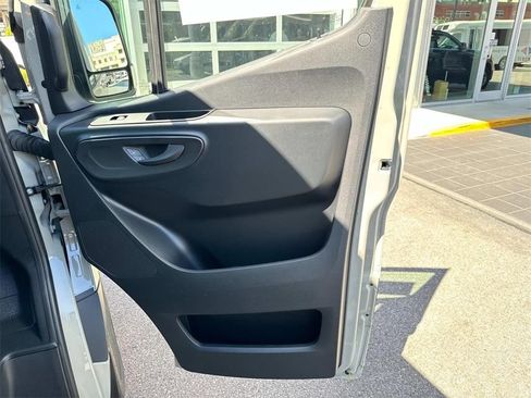 Used 2025 Mercedes-Benz Sprinter 2500 image 14