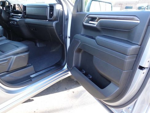 Used 2024 Chevrolet Silverado 1500 LT image 32