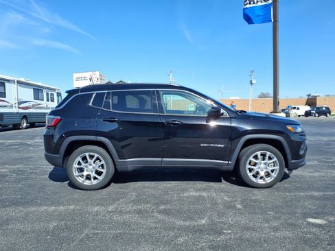 Used 2023 Jeep Compass Latitude AWD/4WD image 5