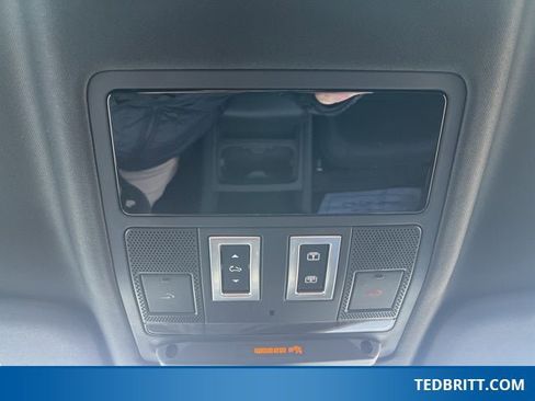 Used 2024 Land Rover Defender 90 V8 image 34