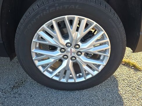 Used 2024 GMC Acadia Elevation image 10