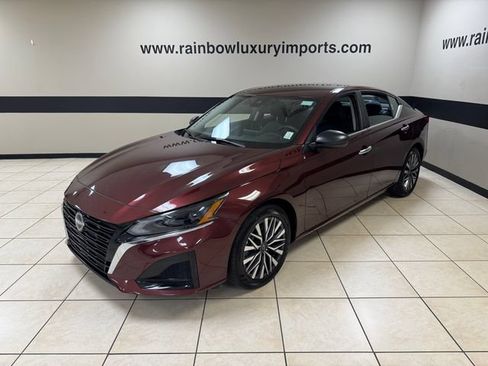 Used 2025 Nissan Altima 2.5 SV FWD image 3
