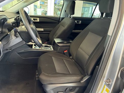 Used 2023 Ford Explorer XLT AWD/4WD image 10