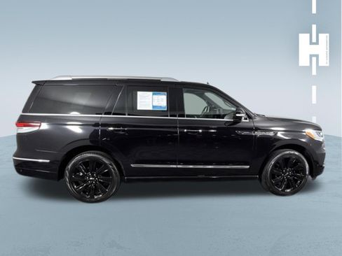 Used 2024 Lincoln Navigator Reserve AWD/4WD image 3